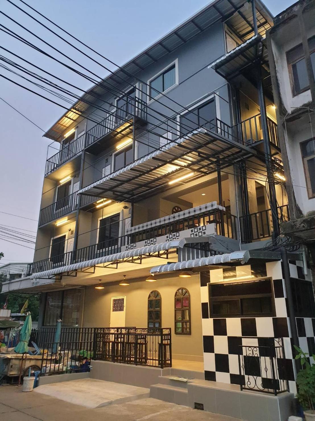 Gail's Apartment Bangkok
